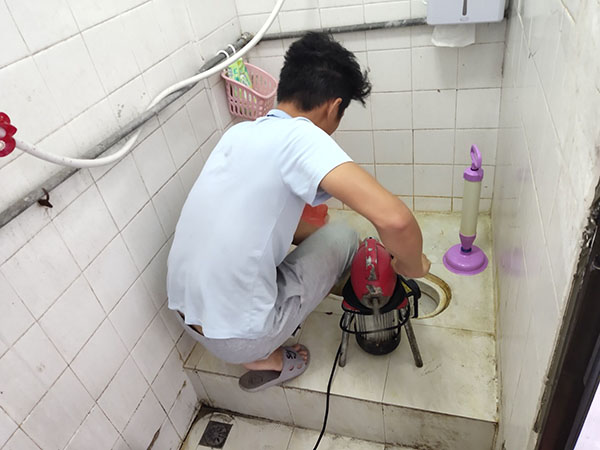 东宁肥皂掉到马桶里把马桶堵住了怎么办？马桶堵住了怎么办